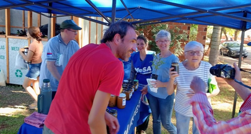 El Eco-Punto reunió a Vecinos, Productores, Funcionario de Economía Circular y a la Empresa Arauco Argentina para fomentar el reciclaje