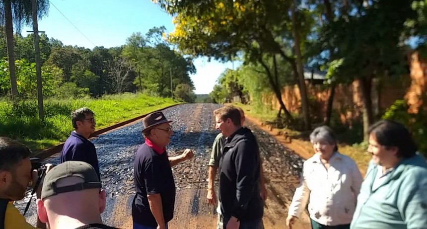El Ingeniero Sebastián Macías estuvo supervisando la Obra de asfaltado de la Av. Eva Perón