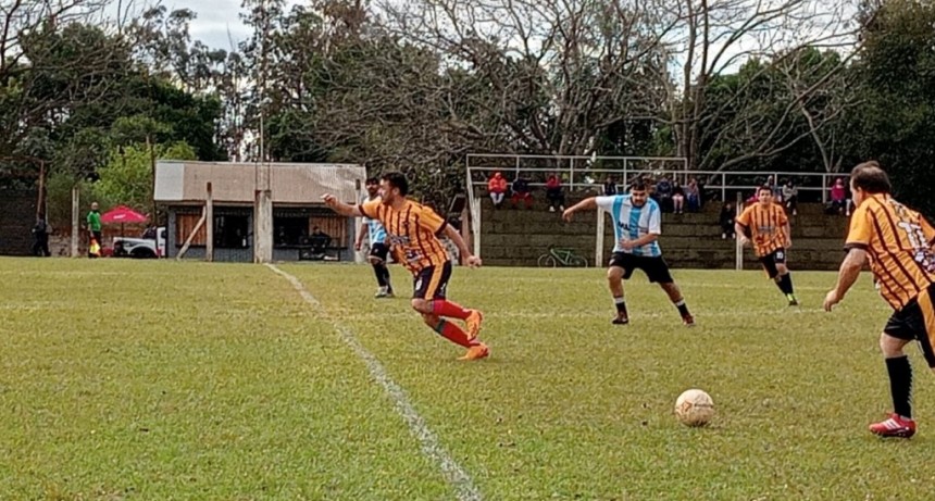 Fútbol Veteranos: De Arruda acertó en el segundo tiempo y Unidos ganó quedando segundo en la Tabla.