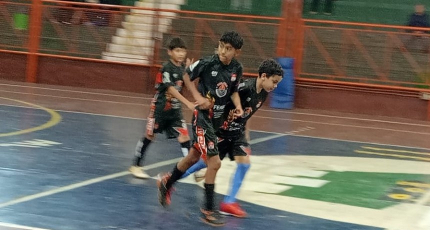 FUTSAL Sub-12: Club Alegre a un punto de las semis.
