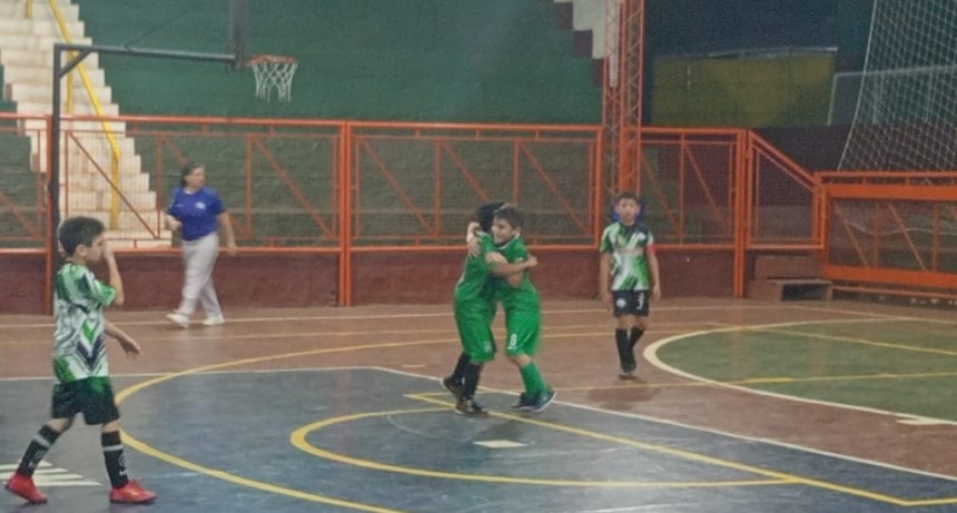 FUTSAL Sub-10: San Miguel dio vuelta el partido y quedó solo en la cima de la Zona B