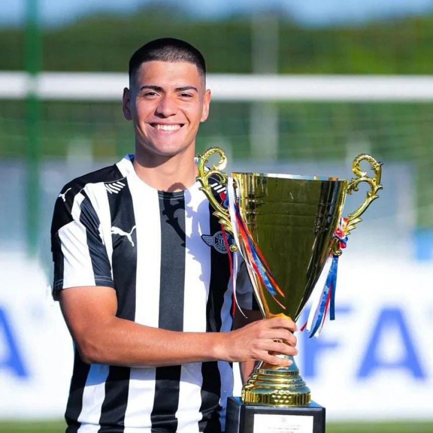 Julio Joaquín Silvero levantó la Copa de Oro Juvenil en Paraguay
